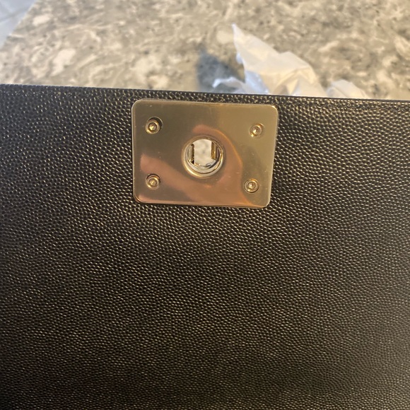 Chanel boy chevron caviar with gold hardware - Picture 5 of 6